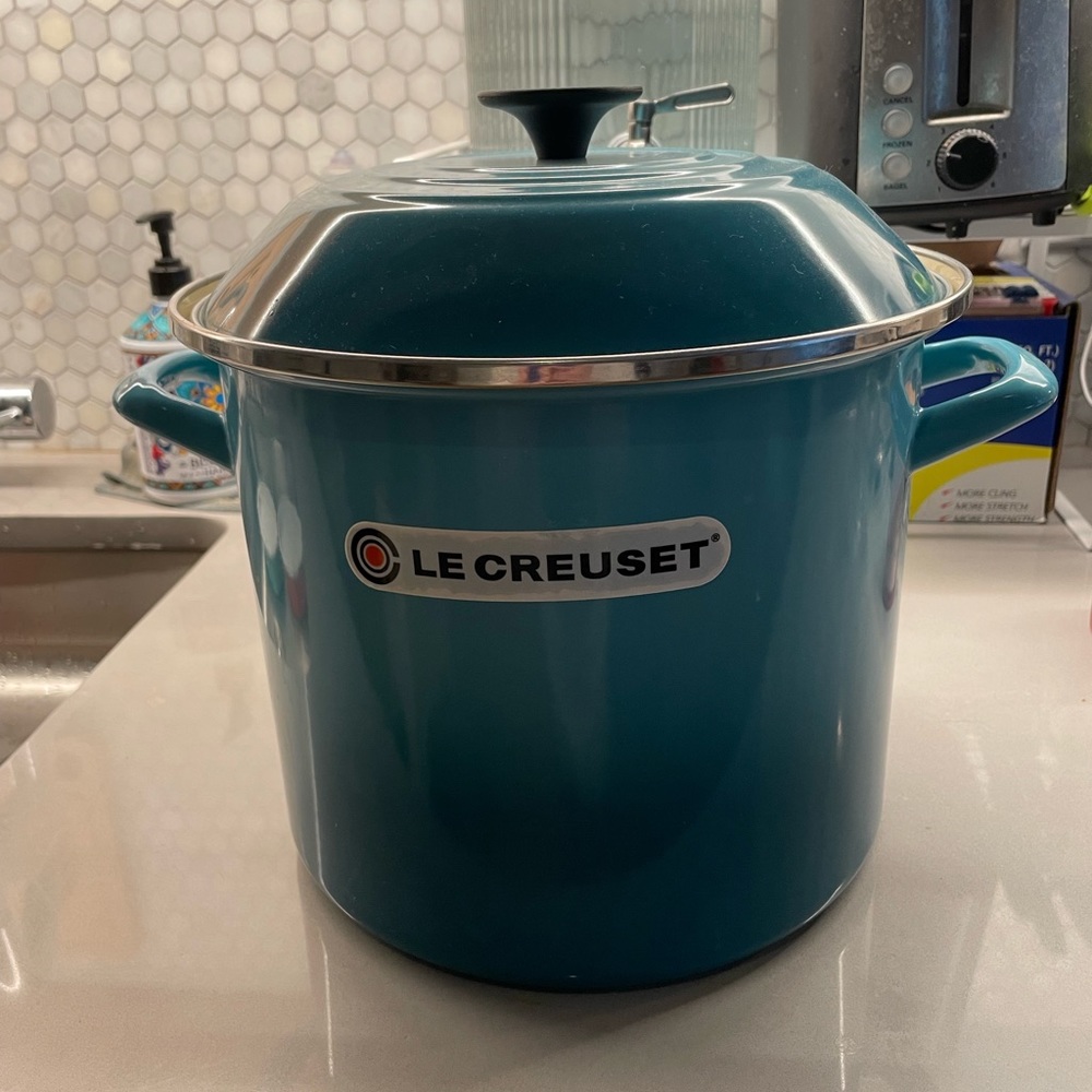 Le Creuset deep pot